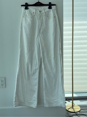 White Wide-Leg Jeans - High-Rise Flare